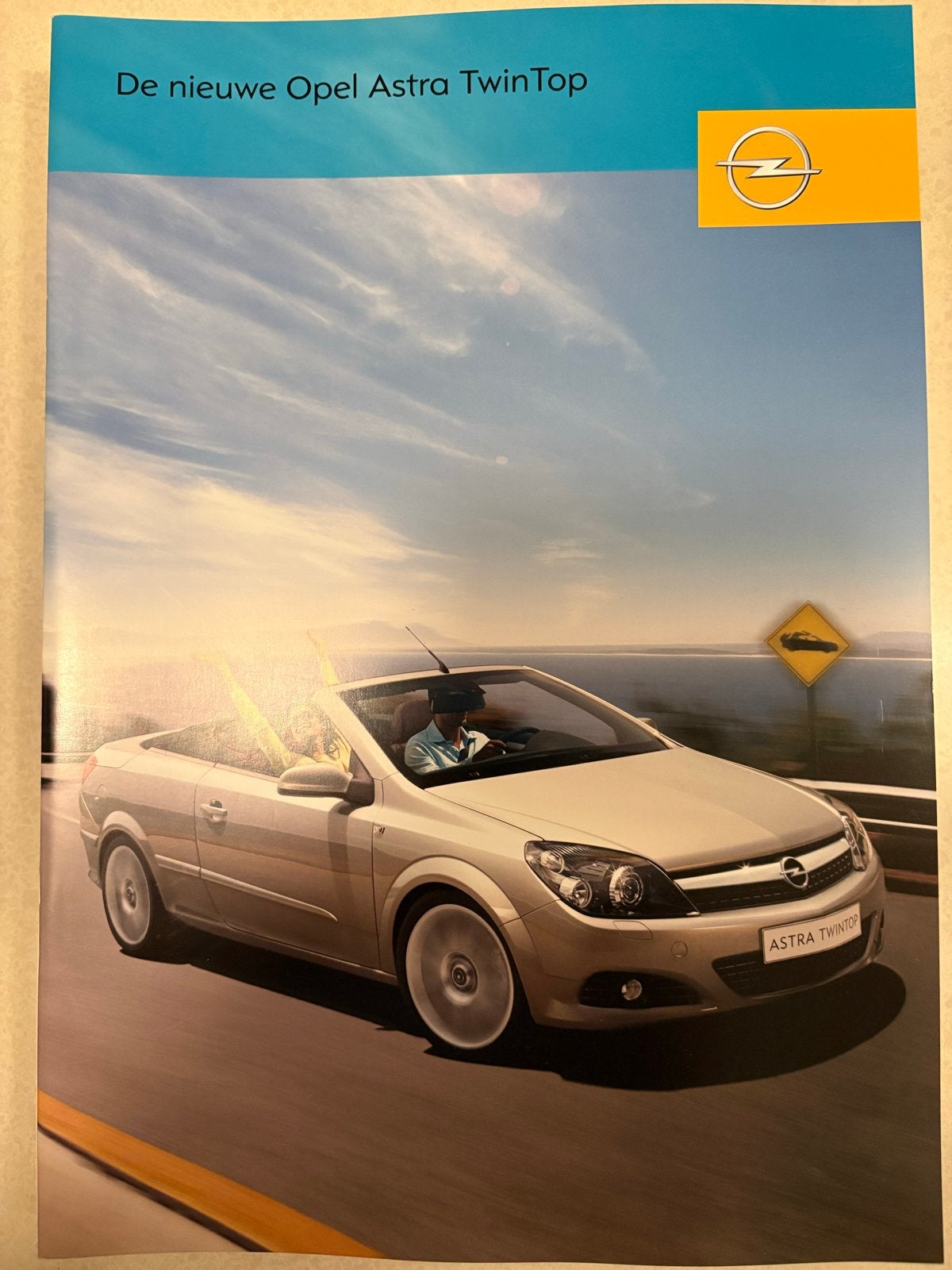 De nieuwe Opel Astra TwinTop brochure, Ophalen of Verzenden, Zo goed als nieuw, Opel