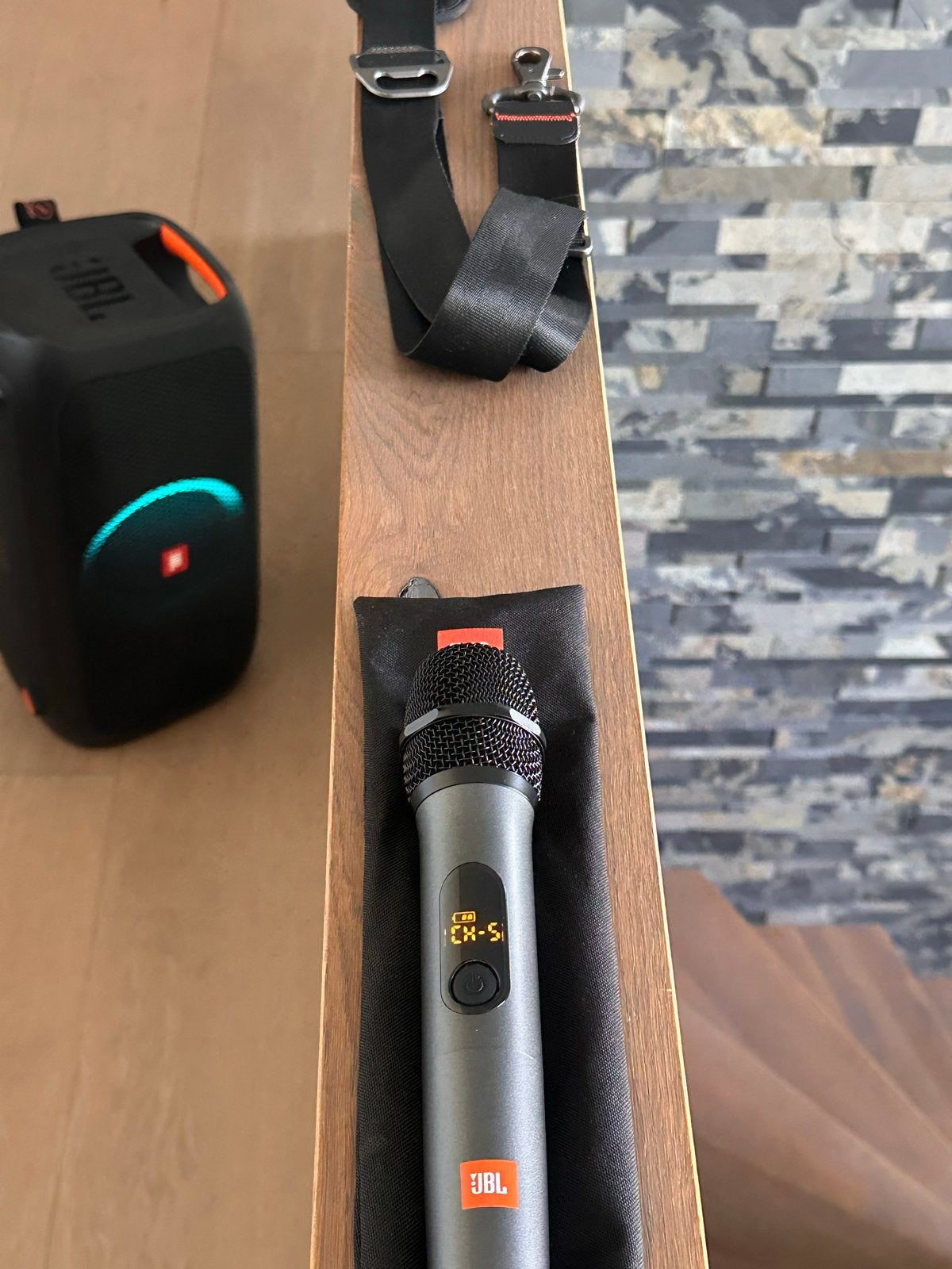 JBL PartyBox On-The-Go met microfoon en schouderband, JBL, Overige typen, Ophalen of Verzenden, Zo goed als nieuw