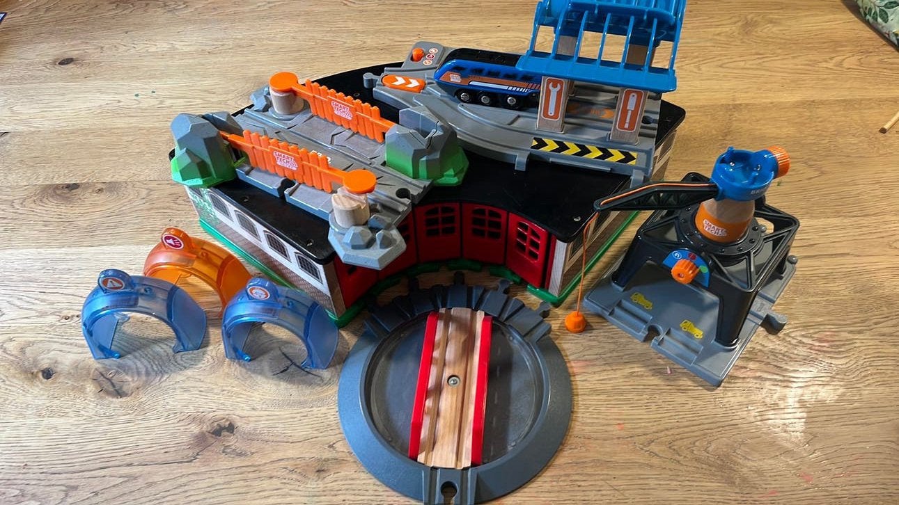 Brio smartech set/remise, Kinderen en Baby's, Speelgoed | Houten speelgoed, Ophalen, Gebruikt, Duw- of Trekspeelgoed