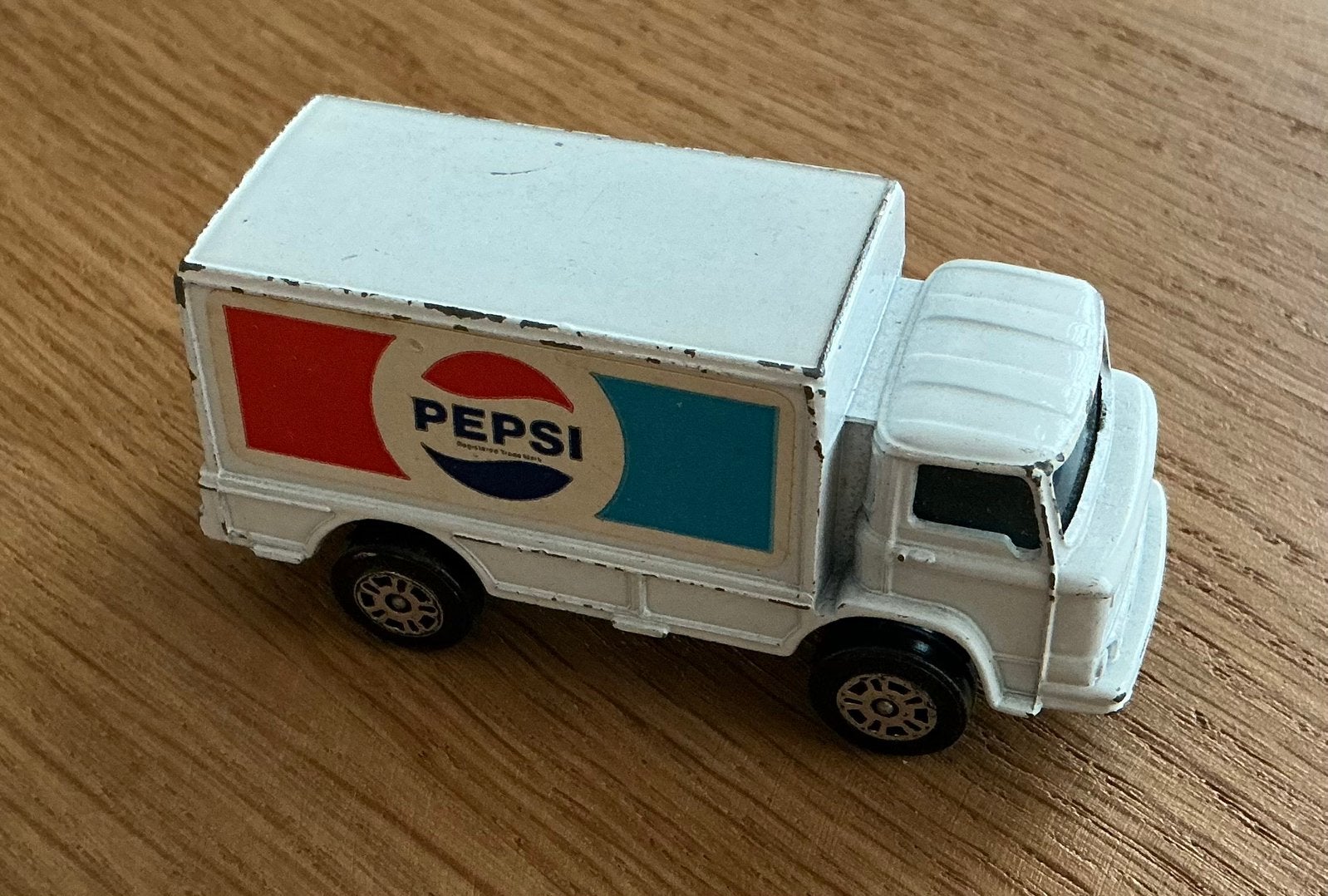 Oud schaalmodel corgi toys pepsi cola, Ophalen of Verzenden, Gebruikt, Bus of Vrachtwagen