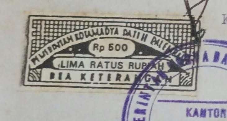 Legeszegel Rp.500 van PALEMBANG op fragment van document, Ophalen of Verzenden, Gestempeld, Zuidoost-Azië