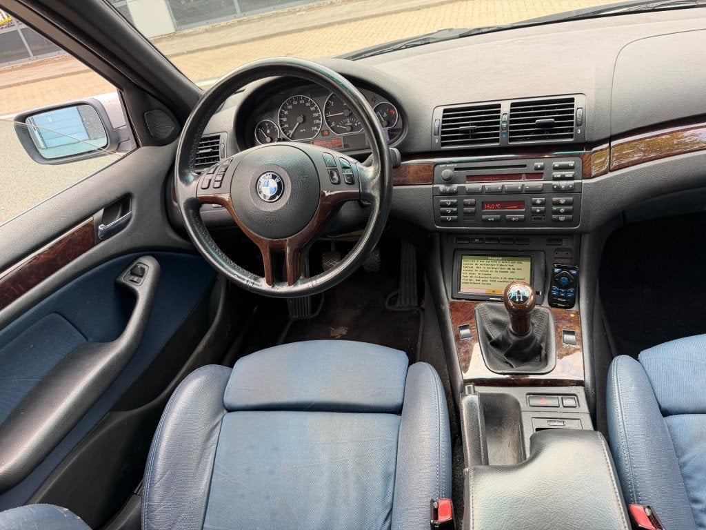 Bmw 3-SERIE 316i Lifestyle Edition CLIMA NAVI HANDEL EXPORT, 4 cilinders, Navigatiesysteem, Handgeschakeld, Zilver of Grijs
