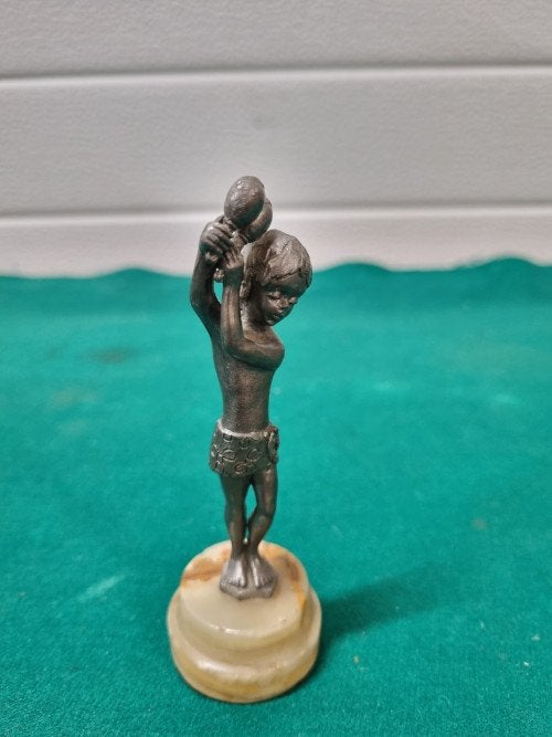 Beeldje van samba ballen op marmer voet, Verzamelen, Beelden en Beeldjes, Ophalen of Verzenden