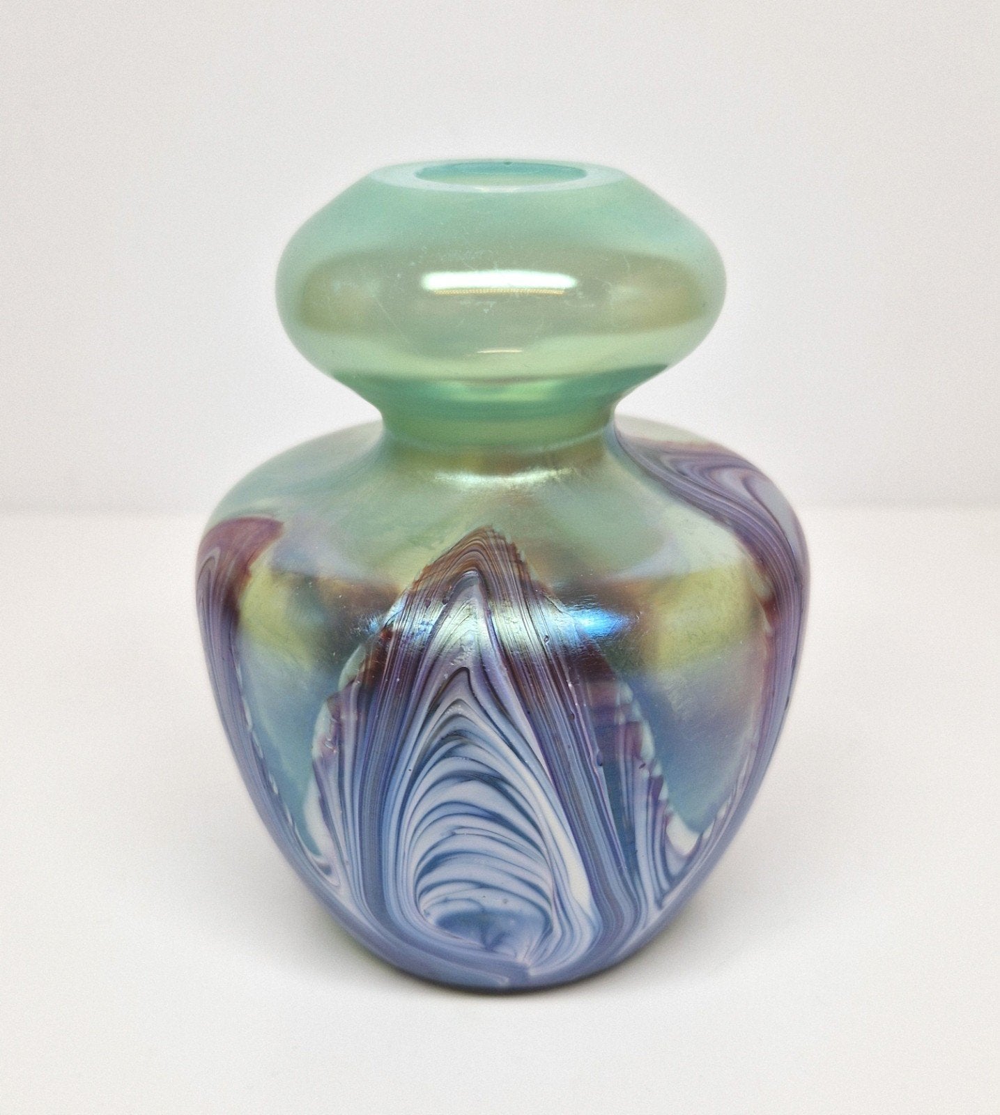 Iriserende uranium glazen Jugendstil vaasje, Bohemen 1900., Antiek en Kunst, Ophalen of Verzenden