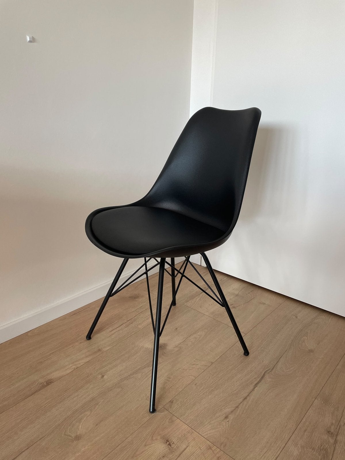 Eetkamer stoelen 4x, Huis en Inrichting, Ophalen, Kunststof, Zwart, Zo goed als nieuw