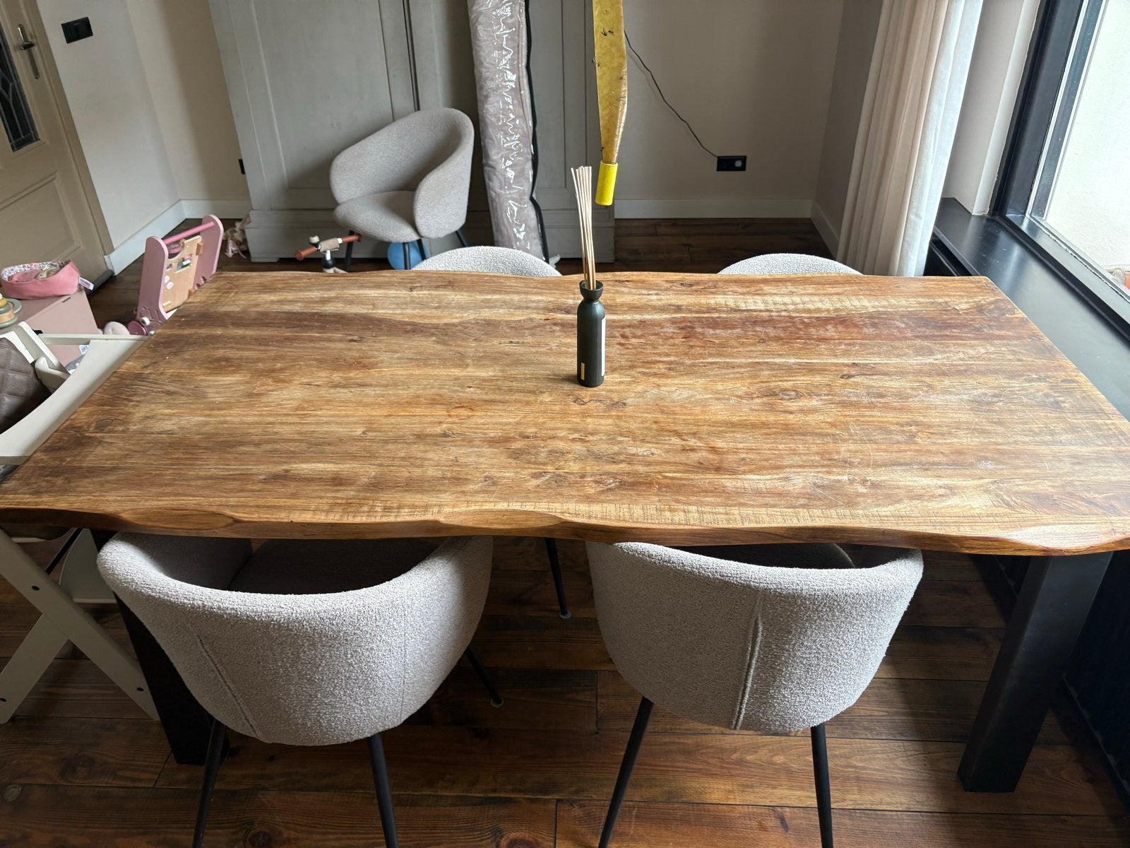 Robuuste houten eettafel met natuurlijke rand, Huis en Inrichting, Tafels | Eettafels, Ophalen, Gebruikt, 50 tot 100 cm, 150 tot 200 cm