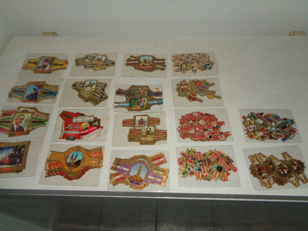 Grote collectie sigarenbandjes - Vintage en divers, Ophalen of Verzenden, Gebruikt, Sigarenbandjes