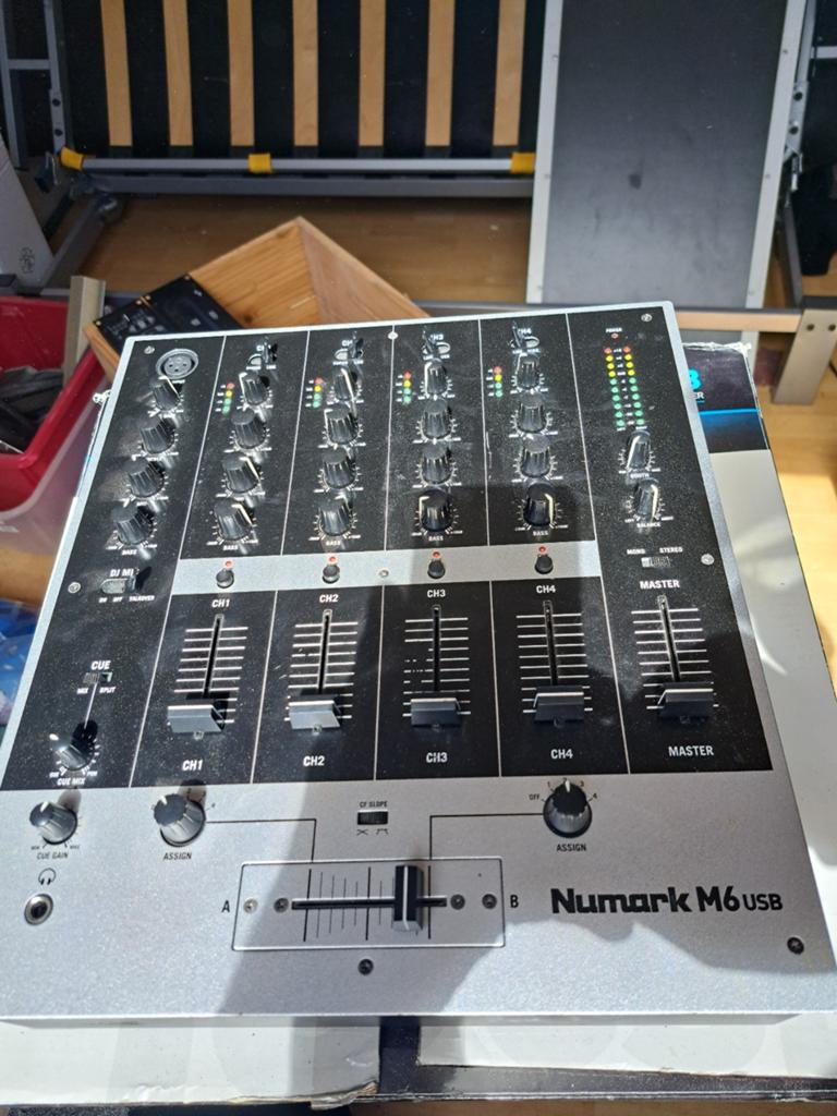 Numark M6 USB DJ Mixer - 4-kanaals met USB-audio-interface, Muziek en Instrumenten, Mengpanelen, Ophalen of Verzenden, Gebruikt