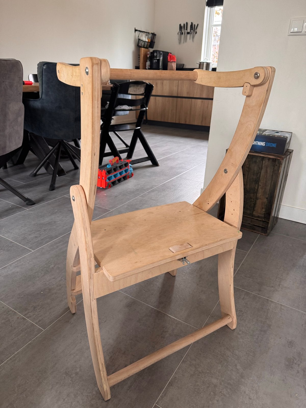 Houten keukenhulpje/trapje, inklapbaar, Ophalen, Zo goed als nieuw, Meegroeistoel, Aanschuifbaar