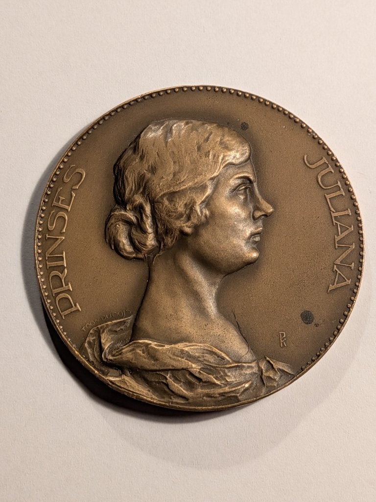 Bronzen portretmedaille prinses Juliana der Nederlanden,1927, Ophalen of Verzenden, Gebruikt, Nederland, Postzegel(s) of Munt(en)