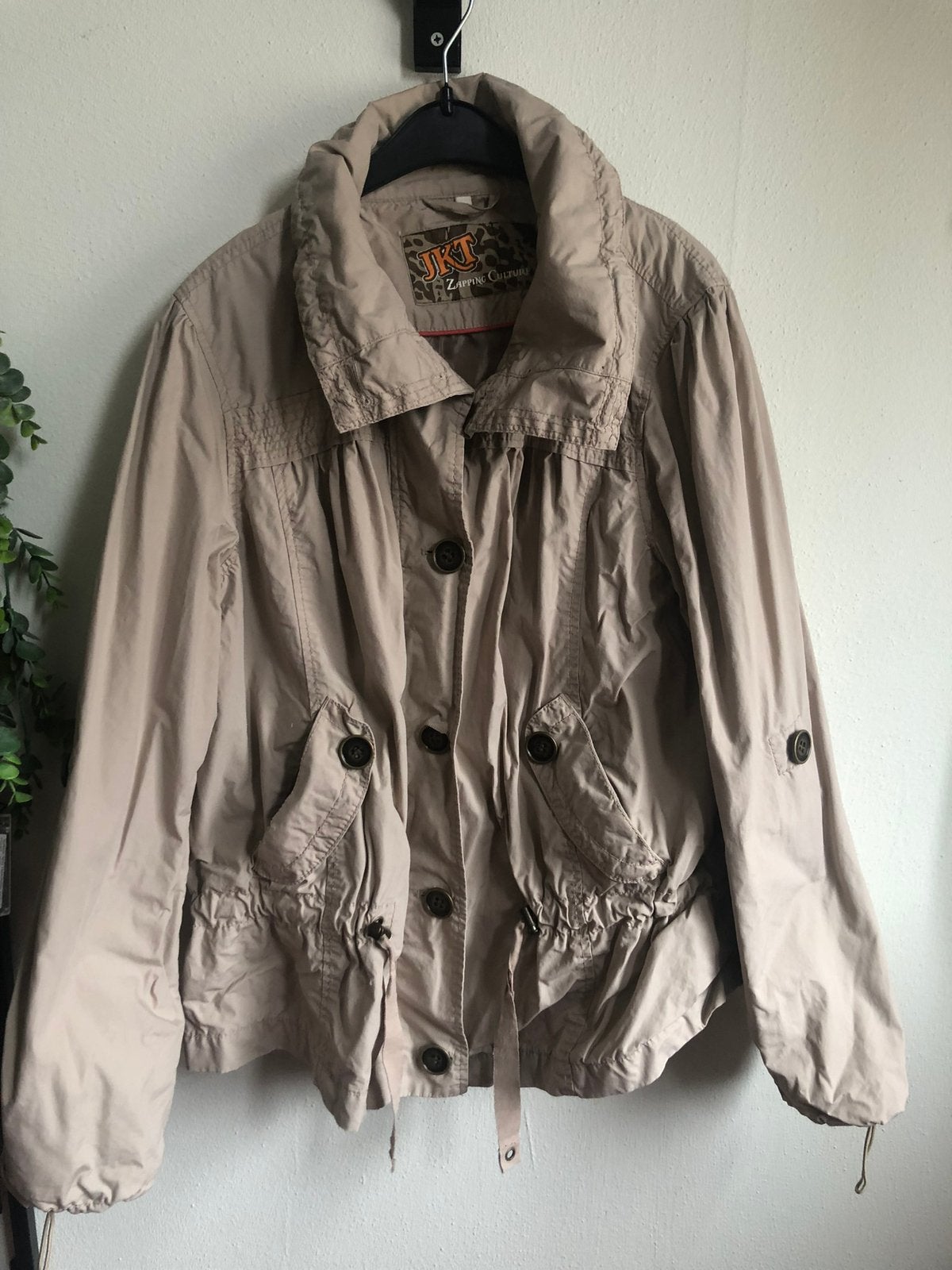 Beige/Zandkleurige Tussenjas mt L ZGAN, Beige, Maat 42/44 (L), Ophalen of Verzenden, Zo goed als nieuw