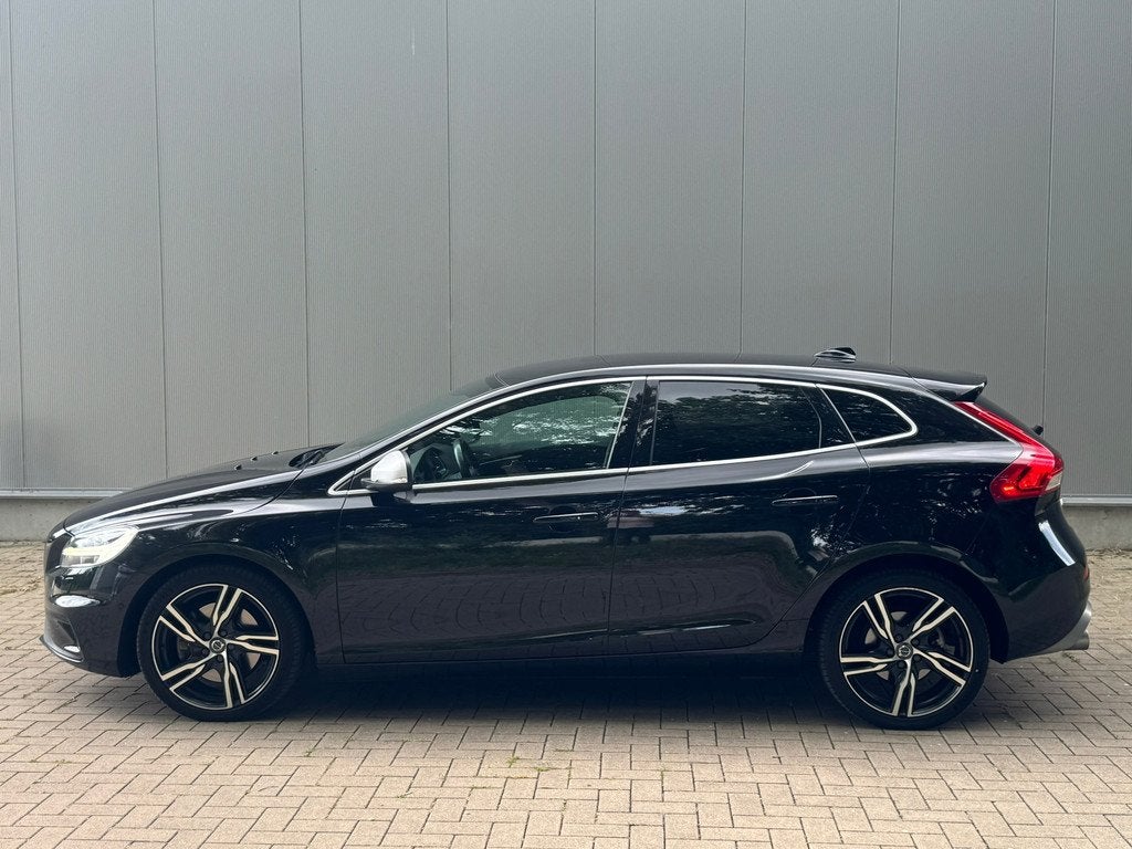 Volvo V40 1.5 T3 Polar+ Sport - R-Design - Panorama - Automa, 4 cilinders, 700 kg, Origineel Nederlands, Bedrijf