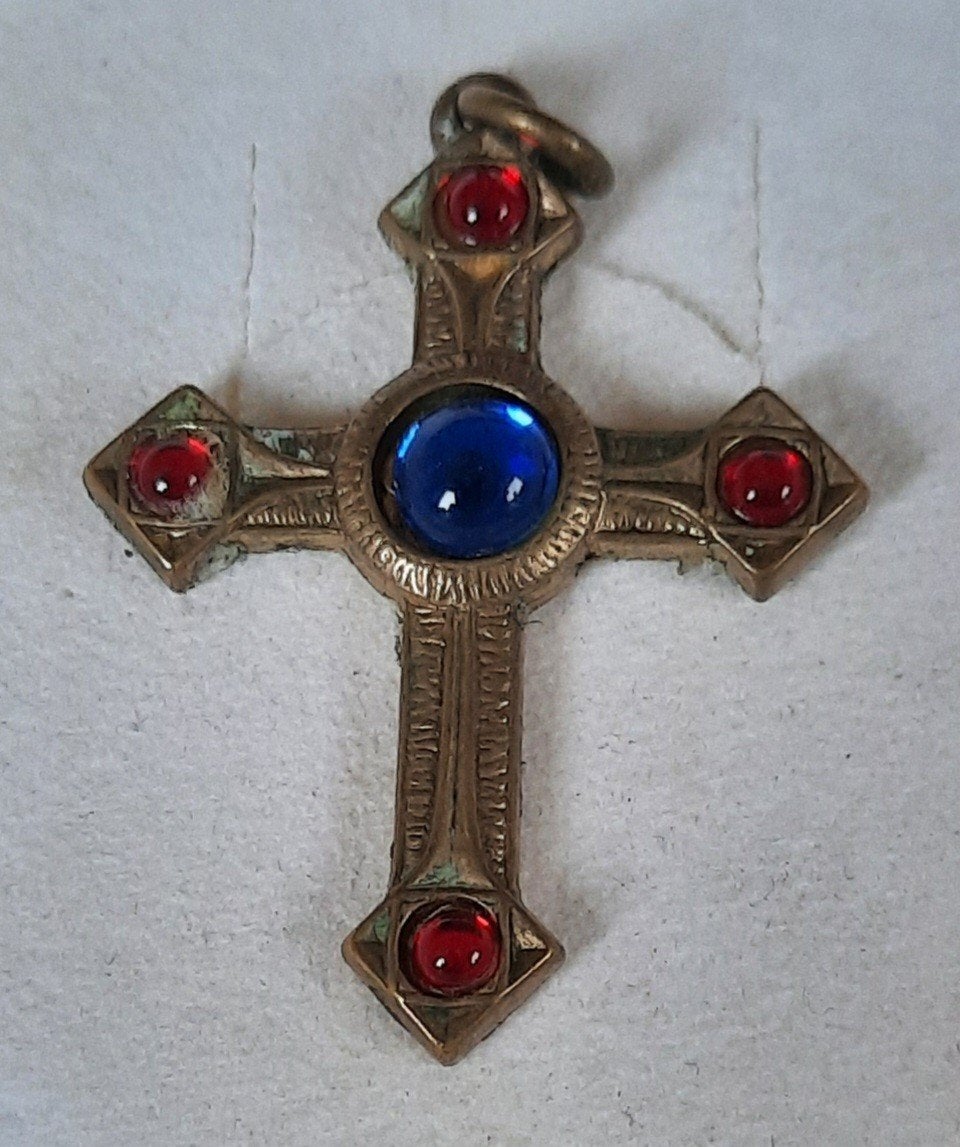 Goudkleurig Kruis Hanger met Rode en Blauwe Stenen, 4 cm, Ophalen of Verzenden