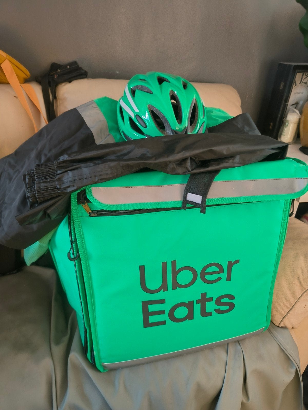 Uber Eats bezorgset: tas, helm, jas en regenbroek, Dames, Nieuw, Overige maten, Ophalen of Verzenden