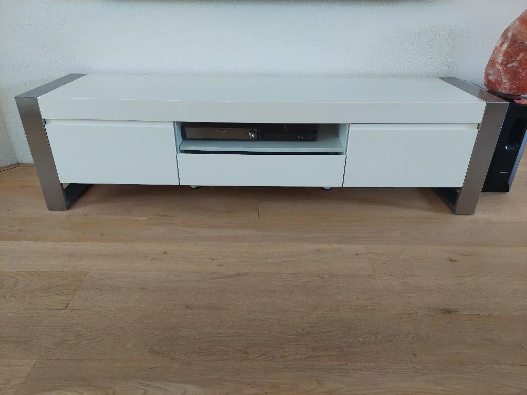 tv meubel modern hoogglans + metaal wit 180 x 46 televisie, Huis en Inrichting, Ophalen, Minder dan 50 cm, Zo goed als nieuw, Metaal