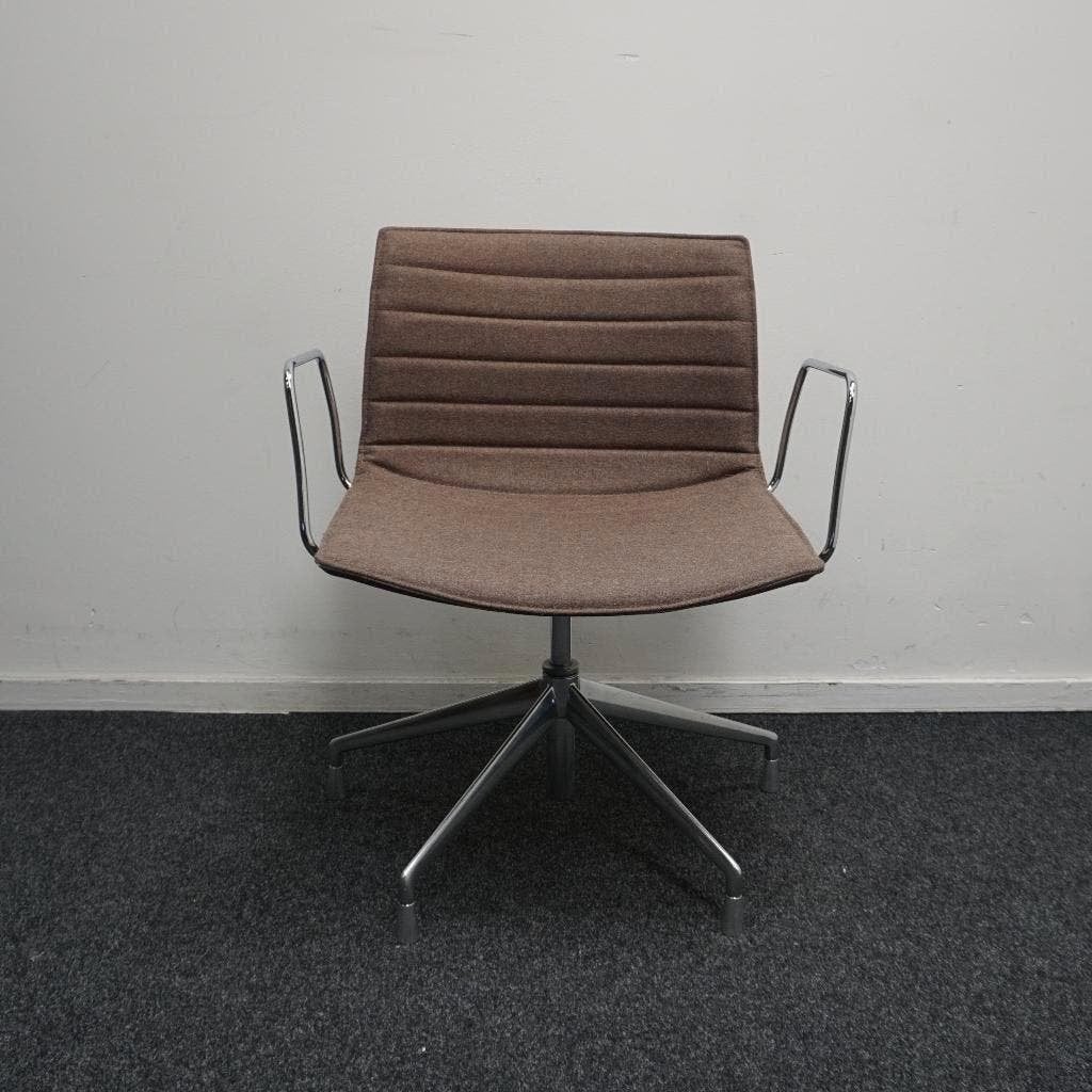 Arper Catifa 53 Design Vergaderstoelen | Bruin | Draaibaar, Gebruikt, Ophalen of Verzenden, Metaal, -