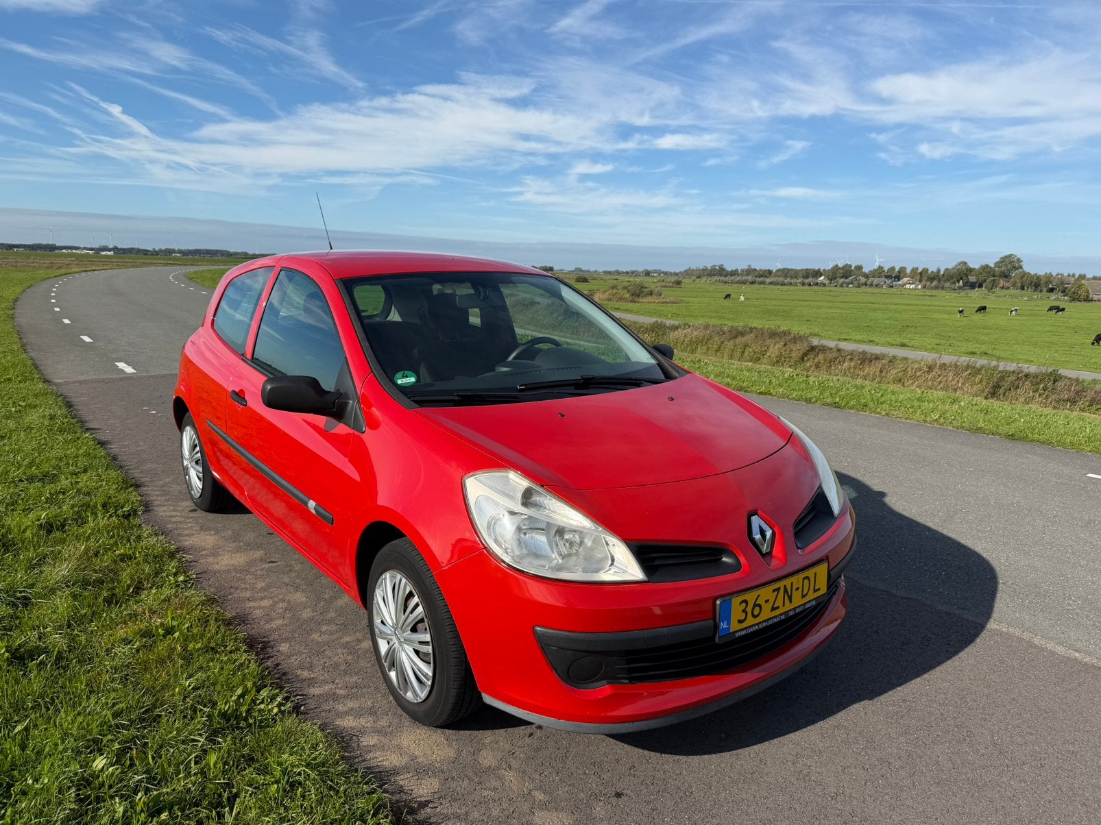 Renault Clio 1.2 16V 75 pk 3D 2008 Rood, Auto's, Voorwielaandrijving, 535 kg, 74 pk, 4 cilinders