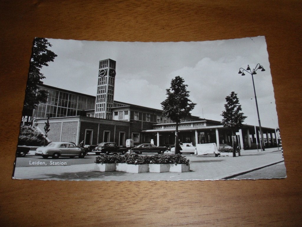 Station Leiden, Verzamelen, Ansichtkaarten | Nederland, Verzenden, 1960 tot 1980, Ongelopen, Zuid-Holland