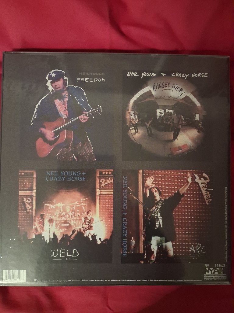 Foto 4 van Neil Young lp-box Official Release Series Discs 22,23,24&25
