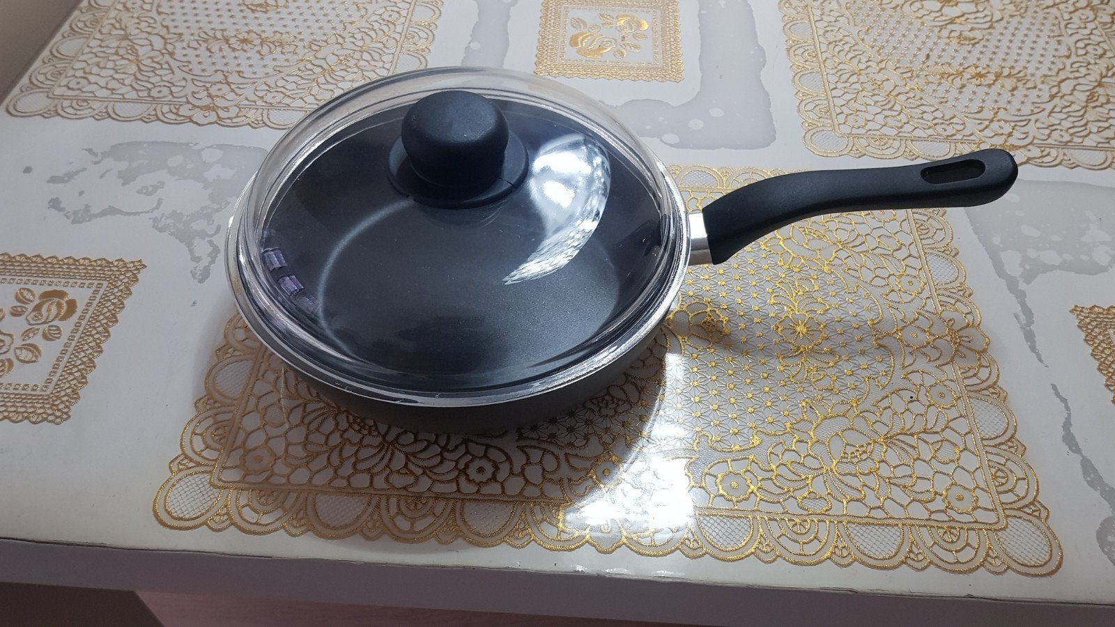 Nieuwe hapjespan met deksel, Ophalen of Verzenden, Nieuw