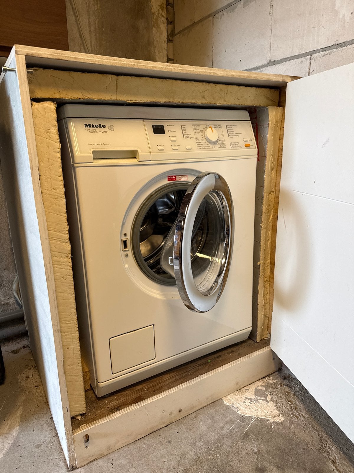 Miele Wasmachine - oud, maar werkt prima, Ophalen, 1200 tot 1600 toeren, Gebruikt, 4 tot 6 kg