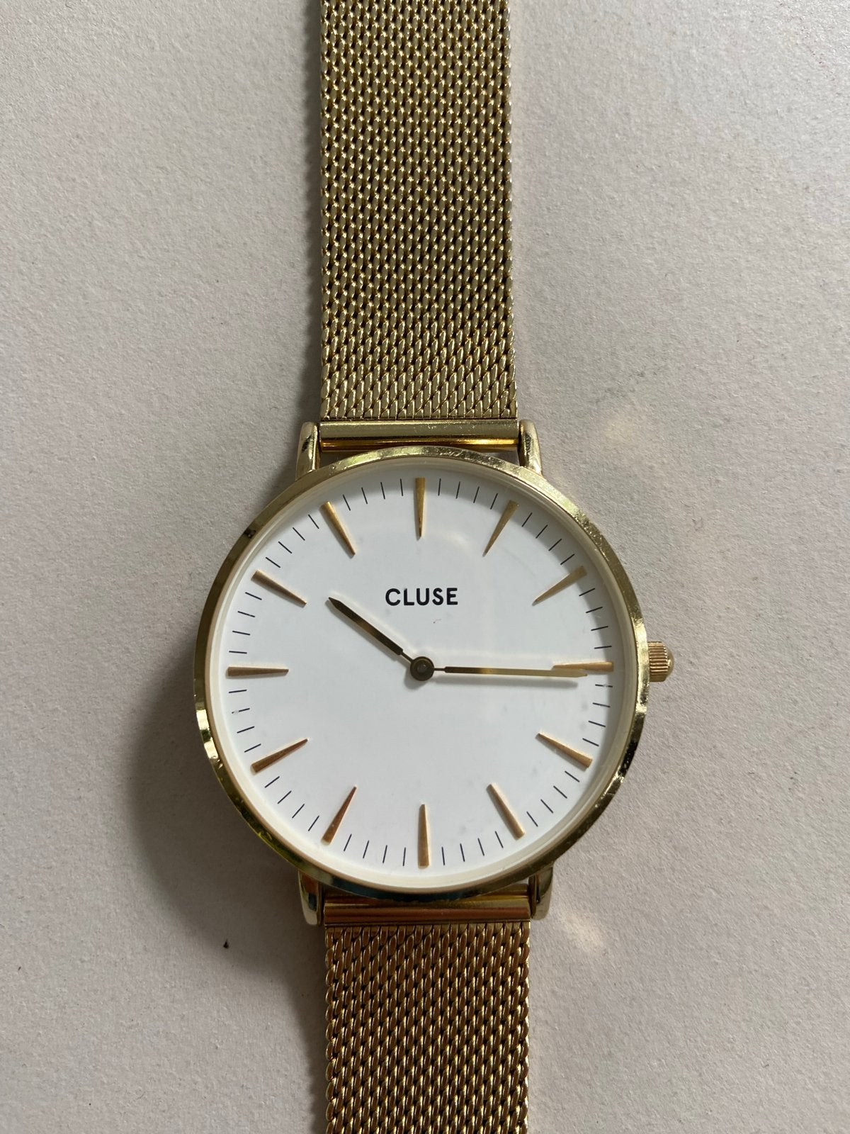 Cluse horloge goudkleurig met mesh bandje, Sieraden, Tassen en Uiterlijk, Overige merken, Gebruikt, Polshorloge, Ophalen of Verzenden