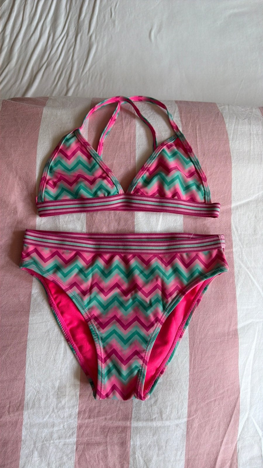 Bikini roze felgekleurd WeFashion mt 146/152, Bikiniset, Meisje, Ophalen of Verzenden, Zo goed als nieuw