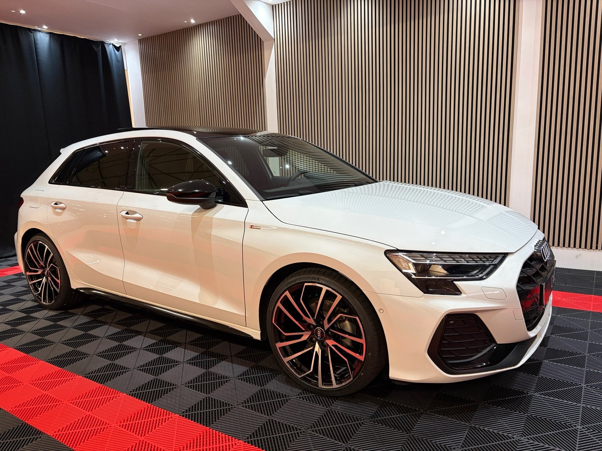 Audi A3 Sportback 35 TFSI S edition 3x S-line Pano Camera Fa, Auto's, Dealer onderhouden, 1295 kg, 4 cilinders, 150 pk