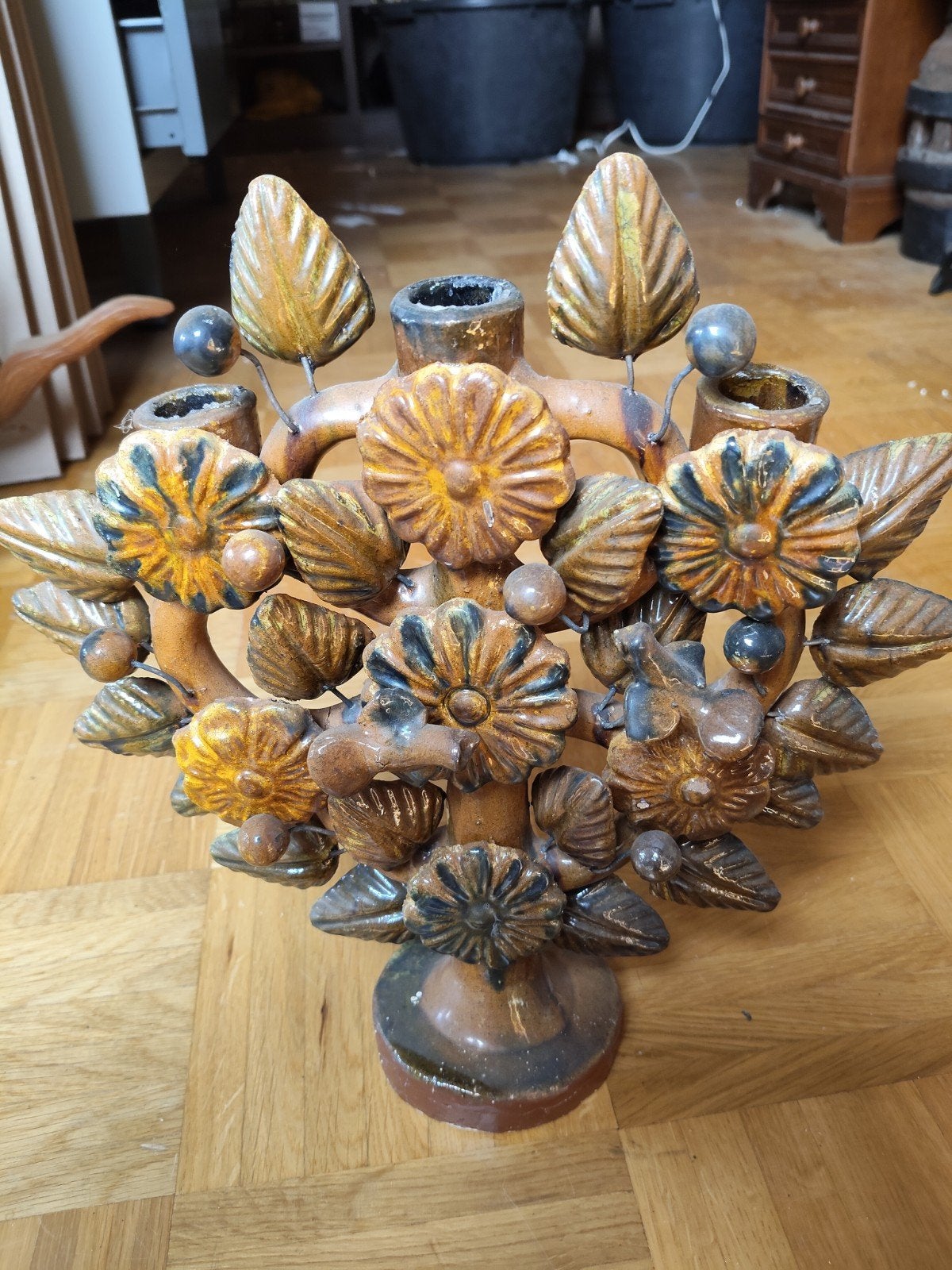 Decoratieve kandelaar van keramiek, Antiek en Kunst, Antiek | Kandelaars, Ophalen of Verzenden