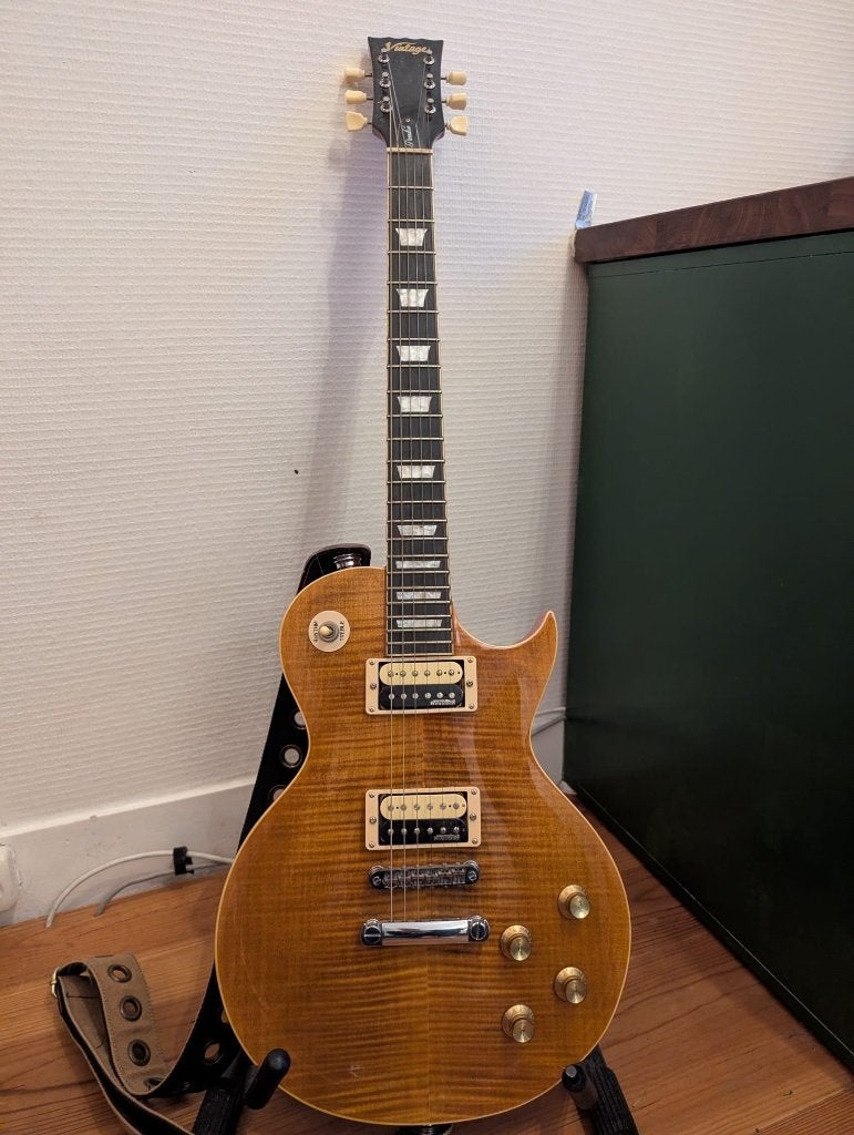 Vintage V100AFD elektrische gitaar in goede staat, Muziek en Instrumenten, Snaarinstrumenten | Gitaren | Elektrisch, Ophalen of Verzenden