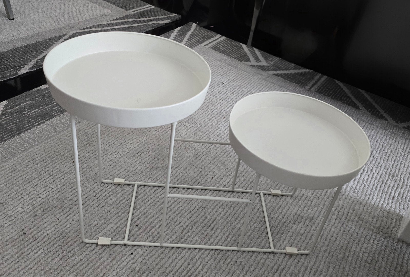 IKEA VITLÖK plantenbak houder / bijzettafel, Tuin en Terras, Bloempotten, Rond, Zo goed als nieuw, Balkon, 40 tot 70 cm