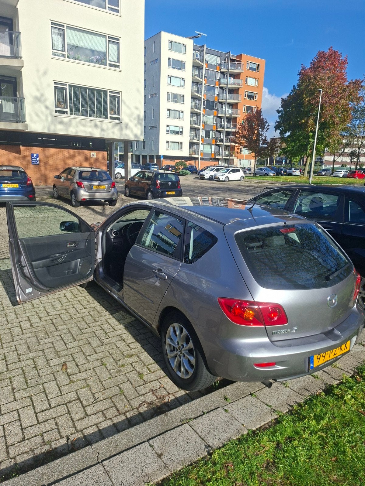 Mazda 3 1.6 Sport Hatchback 2005 Grijs, Auto's, Voorwielaandrijving, 1160 kg, 4 cilinders, 1200 kg