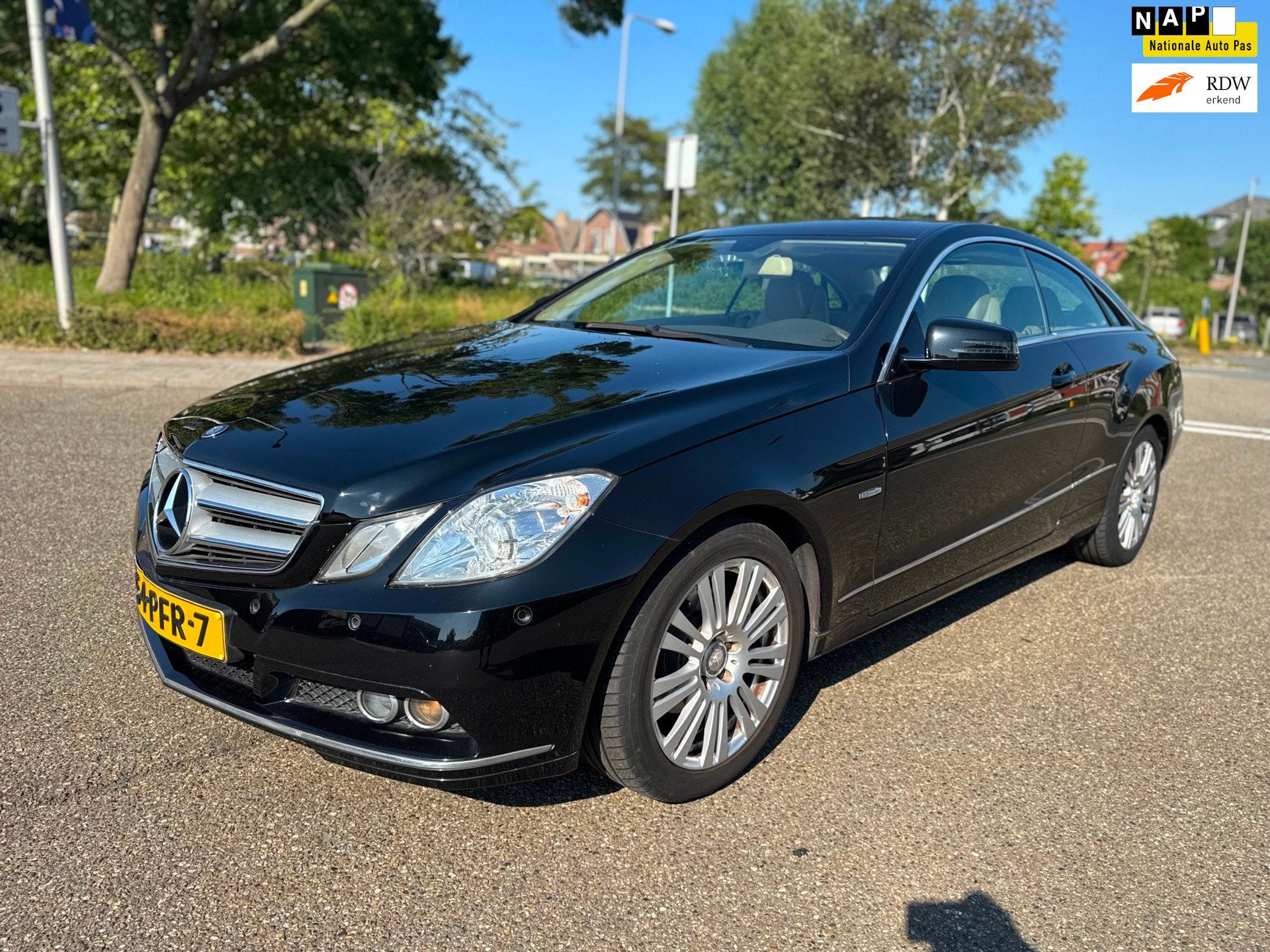 Mercedes-Benz E-klasse Coupé 200 CGI Elegance / ketting.ver, Auto's, Euro 5, Achterwielaandrijving, Beige, 4 cilinders