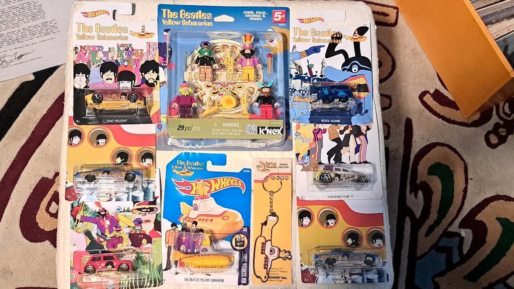 Beatles Knex setje, 5 Hot wheels en sleutelhanger, Ophalen of Verzenden, Nieuw