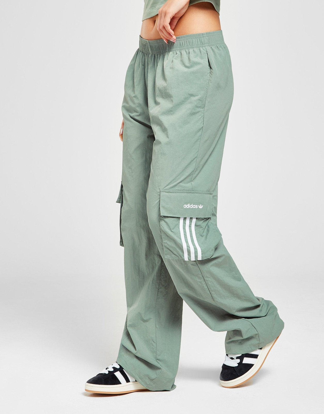 Nieuw Adidas Originals trainingsbroek groen wit maat xs, Nieuw, Ophalen of Verzenden, Maat 34 (XS) of kleiner, Lang