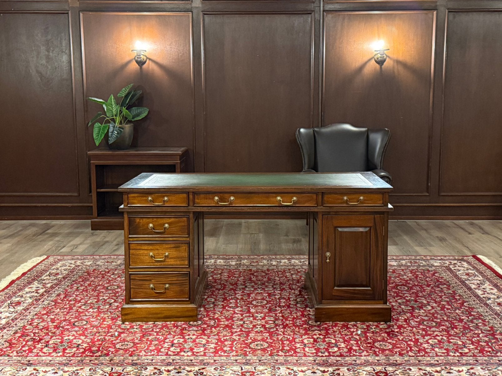 Klassiek Engels bureau #682, Huis en Inrichting, Bureaus, Overige typen, 155 cm, Hout, Bruin