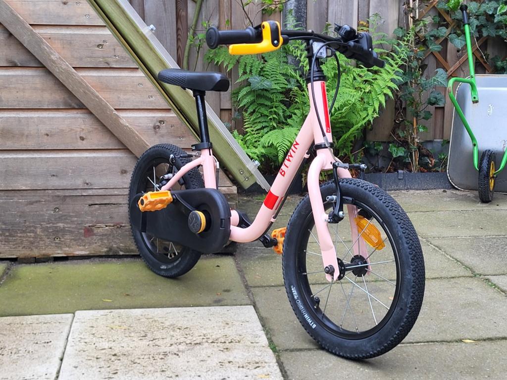 B'TWIN roze 2in1 kinderfiets 14 inch met zijw, stang en helm, Fietsen en Brommers, Ophalen, Zijwieltjes, Velgrem, Btwin