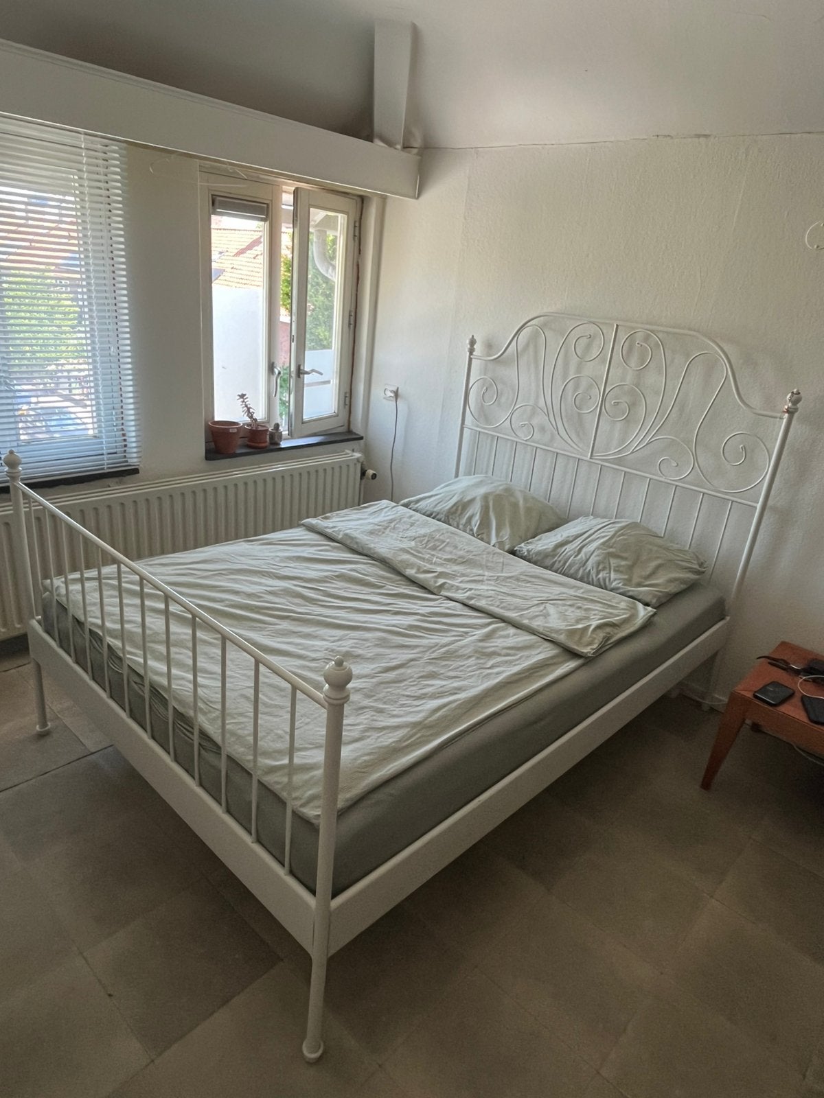 IKEA Bed 160*200 with slatted base and Matress., Verstelbaar, Wit, Tweepersoons, Zo goed als nieuw