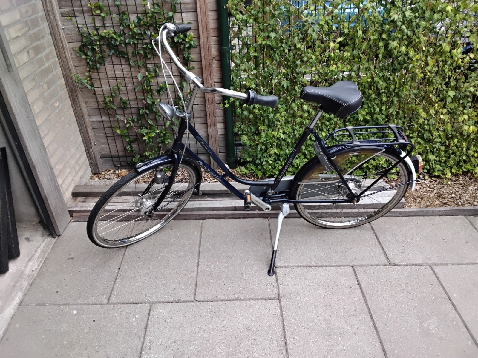 Heren en dames fiets/fietsen. Rijklaar. Fietsendrager., Ophalen, Gebruikt, Versnellingen, Batavus