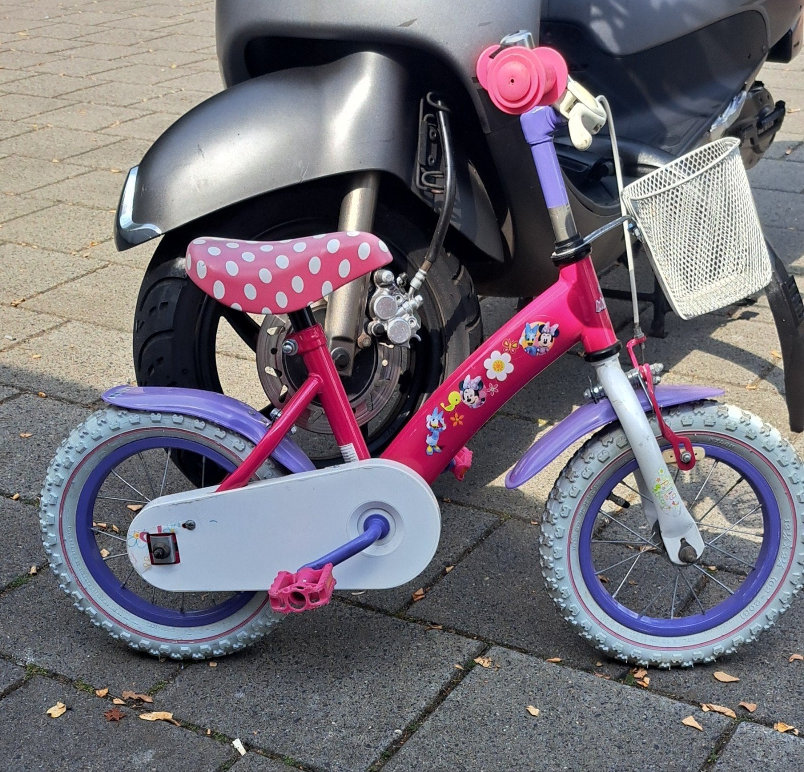 Minnie Mouse kinderfiets 12 inch Bijna Nieuw, Minnie Mouse, Velgrem, Ophalen of Verzenden, Minder dan 16 inch