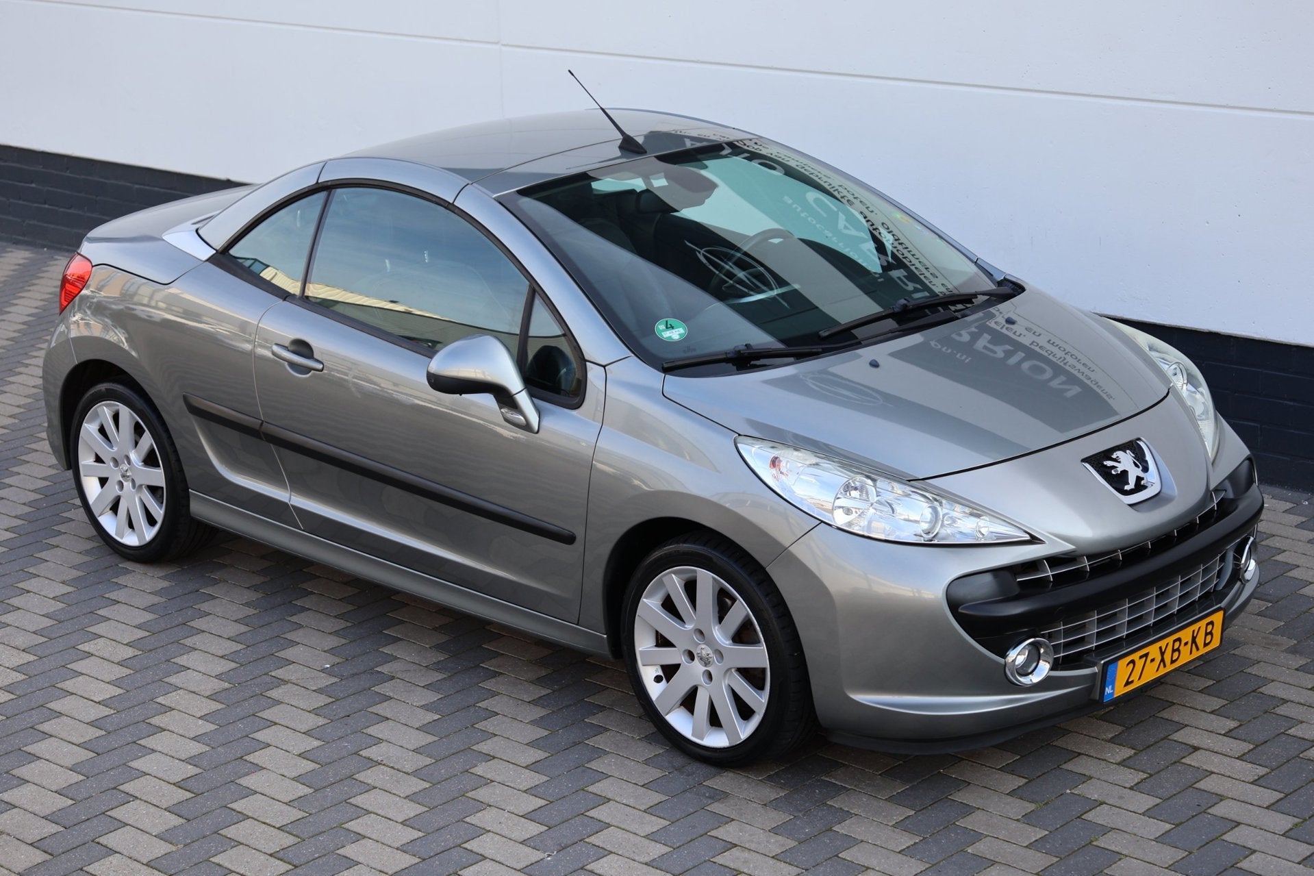 Peugeot 207 CC 1.6-16V T Sport 150PK Dealer onderhouden NAP, Auto's, Dealer onderhouden, Gebruikt, Zwart, 4 cilinders