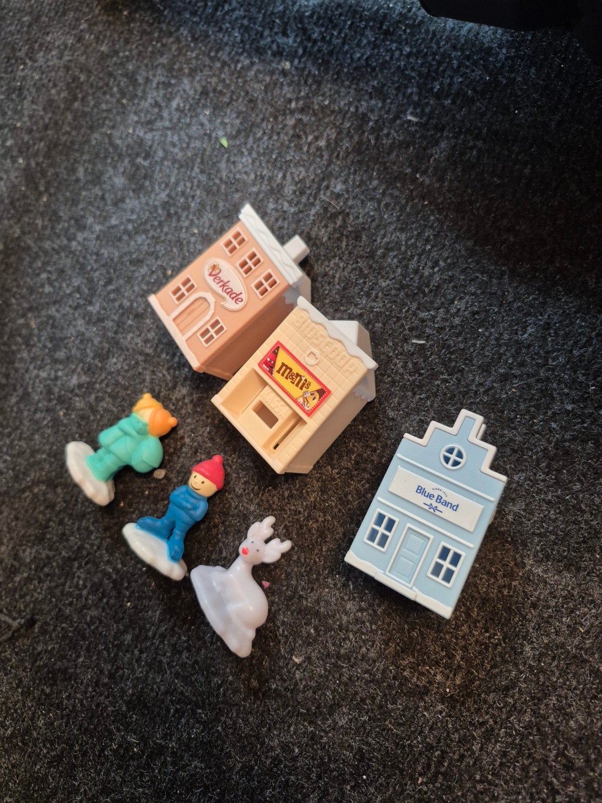 ah winterdorp 3 huisjes en 3 figuren albert heijn, Ophalen of Verzenden, Zo goed als nieuw