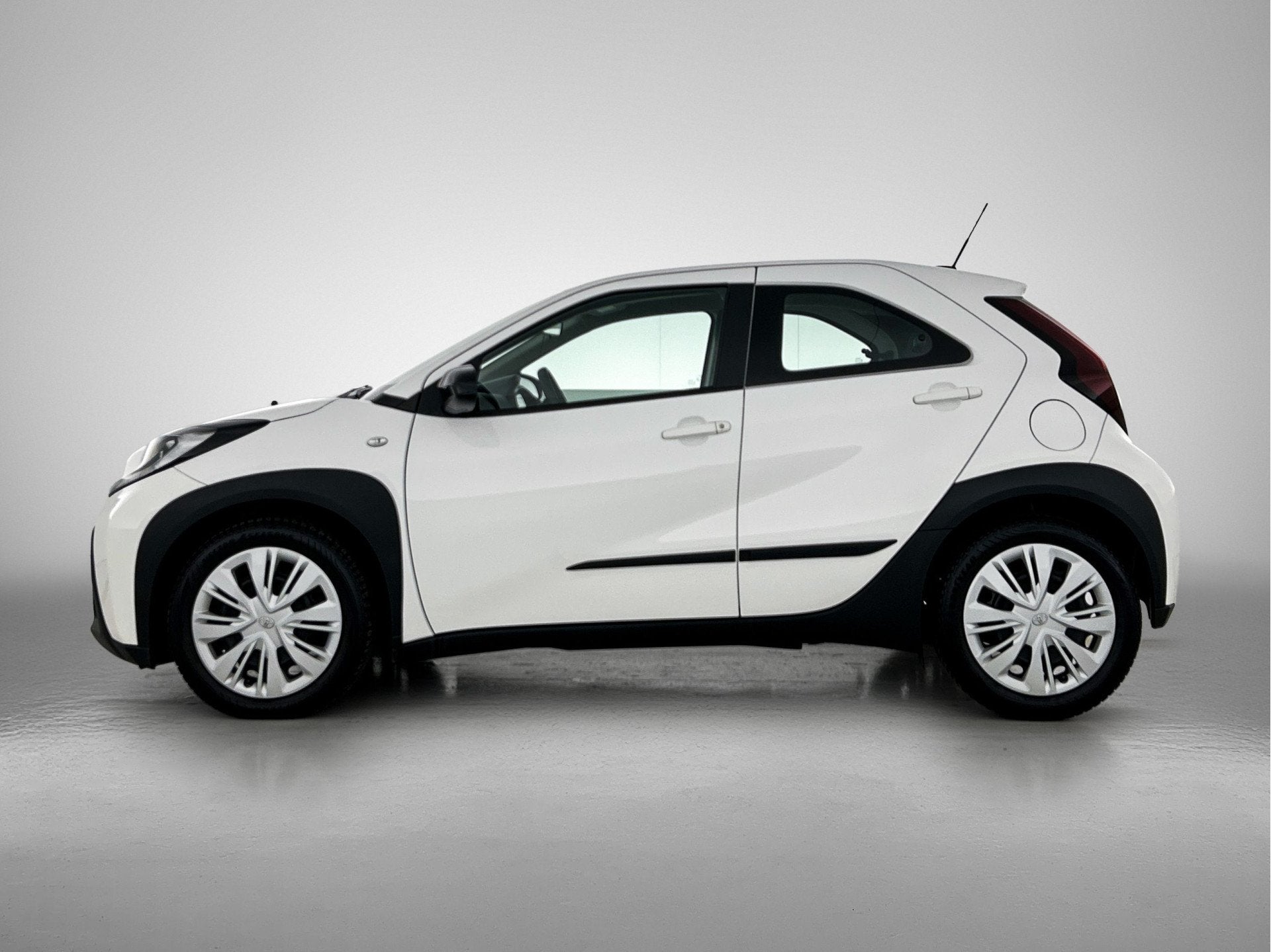Toyota Aygo X 1.0 VVT-i MT Play | Apple CarPlay/Android Auto, Auto's, Toyota, 12 maanden, Stof, Gebruikt, 920 kg