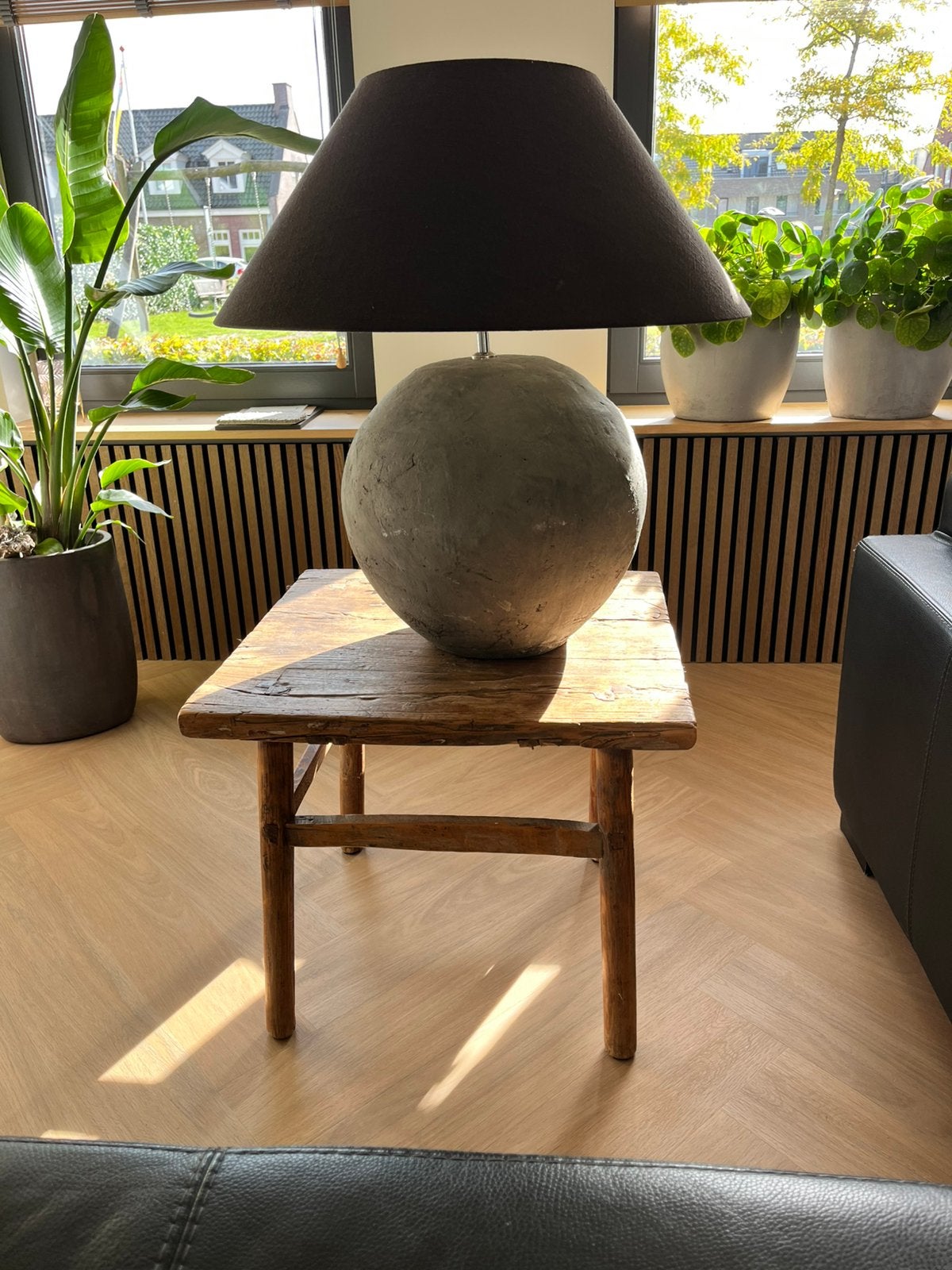 Kruiklamp met landelijk oud houten tafeltje, Huis en Inrichting, Ophalen, E27 (groot), Zo goed als nieuw, Zwart