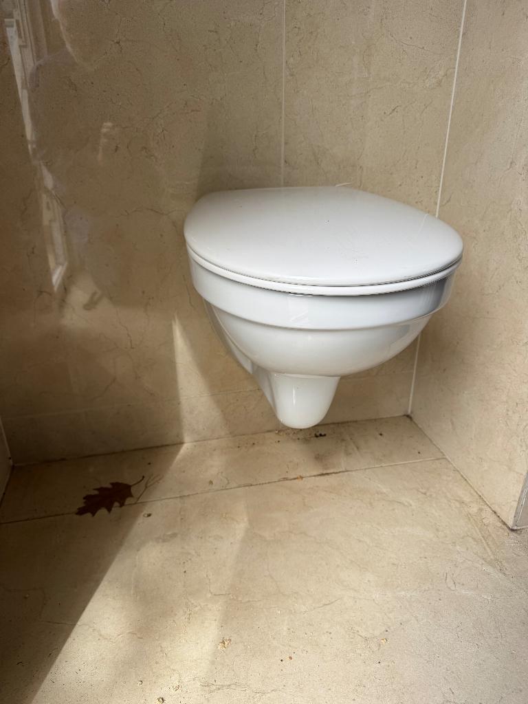 Wc inbouw reservoir met hang wc-pot, Ophalen, Zo goed als nieuw, Steen, Toilet