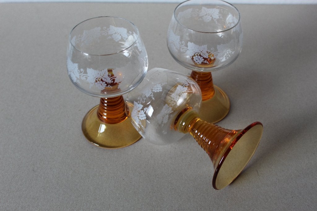 Drie Roemer glazen met gouden voet en gravure, Ophalen of Verzenden, Gebruikt, Overige typen