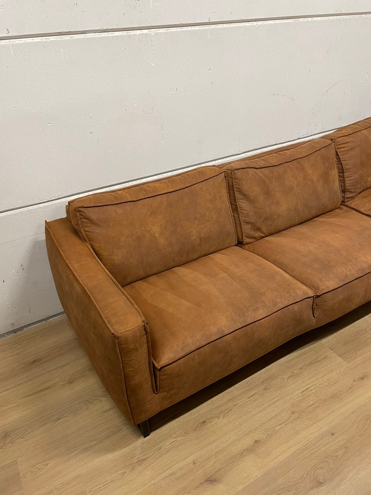Mooie luxe suede cognac bruine hoekbank - GEREINIGD!!!, Ophalen, 250 tot 300 cm, Luxe, Hoekbank