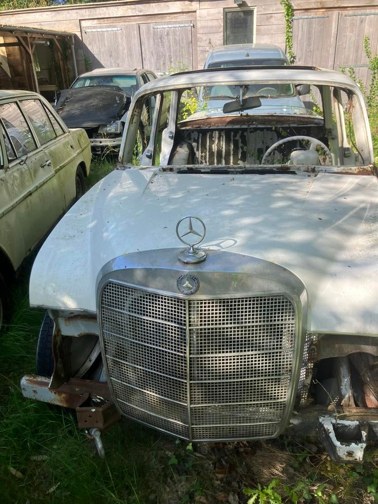Mercedes heckflosse W110 200 diesel voor demontage, Ophalen of Verzenden, Gebruikt, Mercedes-Benz