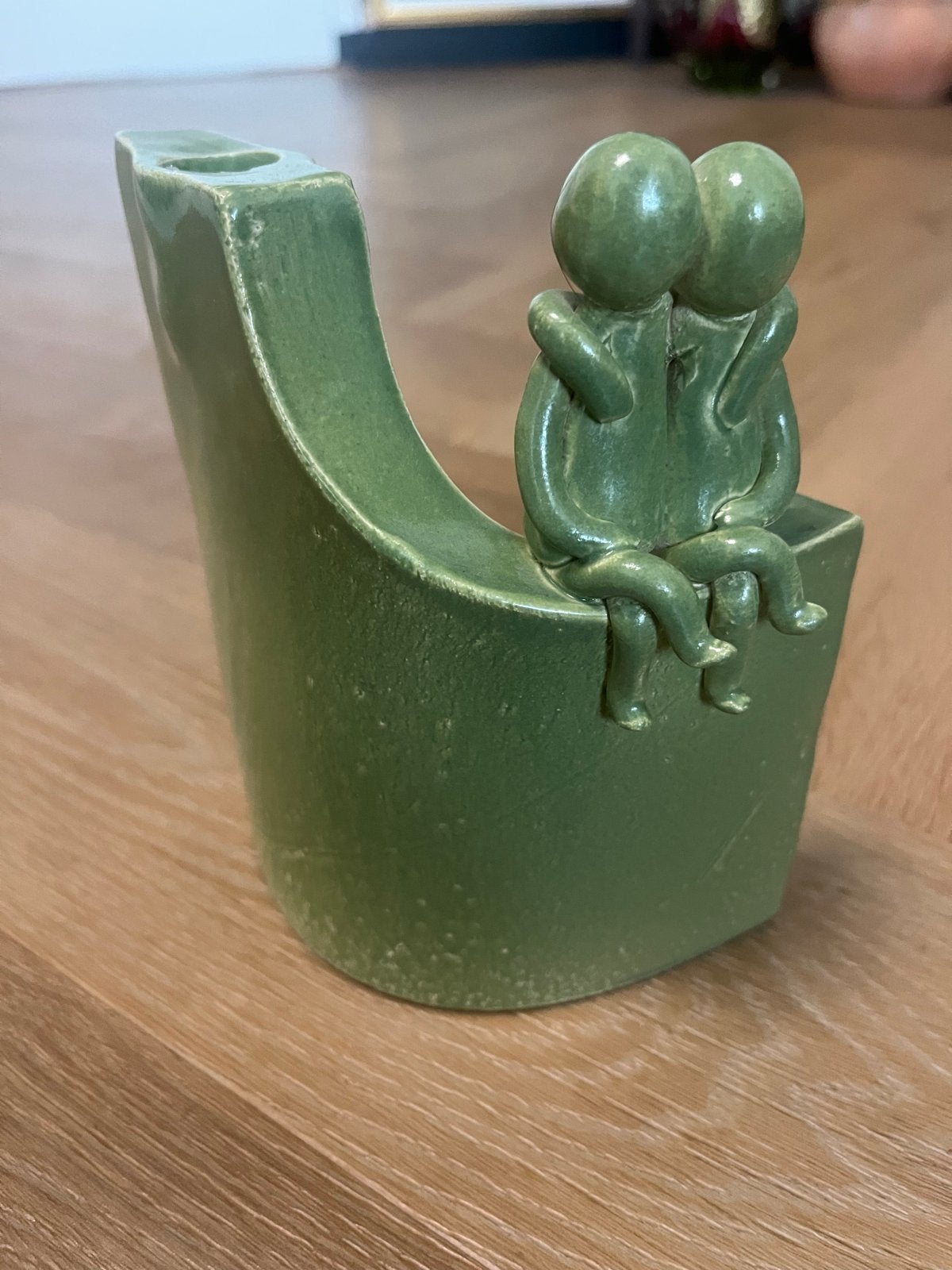 Vintage Groene Keramische Kandelaar met Liefdespaar, Ophalen of Verzenden, Zo goed als nieuw, Groen, Steen/keramiek