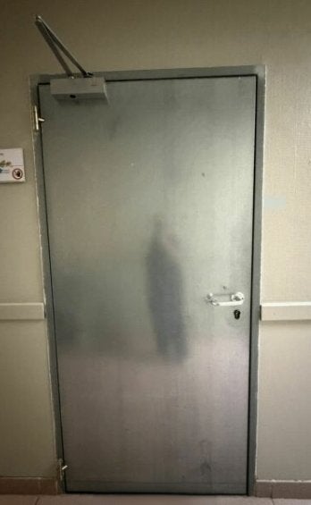 2 verschillende metalen branddeuren met deurdranger 203x94,5, Ophalen, Gebruikt, 80 tot 100 cm, Binnendeur